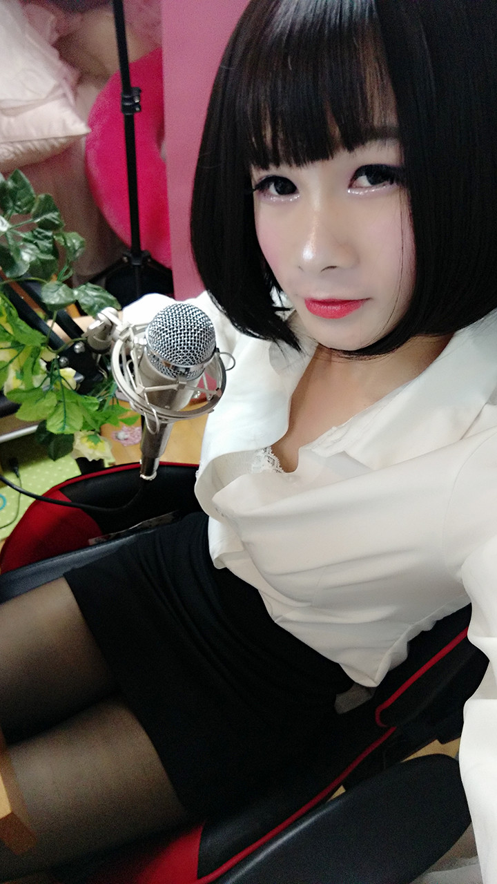 第一伪娘诗雨个人动态 - 第一伪娘诗雨直播间 - 美女视频聊天交友