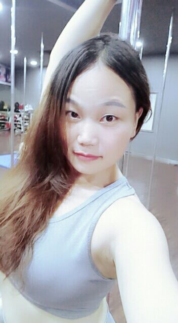 妃儿00个人动态 - 妃儿00直播间 - 美女视频聊天交友-六间房秀场