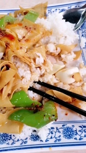 盖饭啤酒就大蒜味道，干就完了！