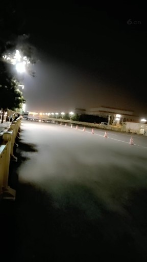 早晨的*广场