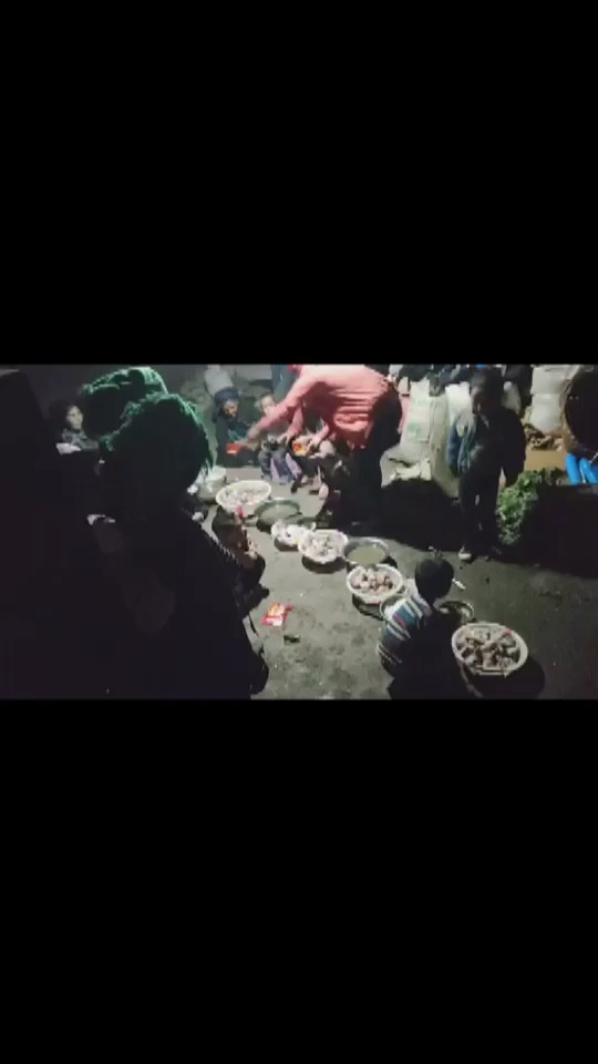 凉山人吃饭