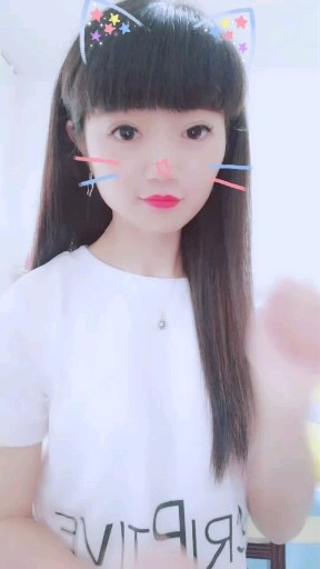 嗨，划到我视频了让我亲一下😘