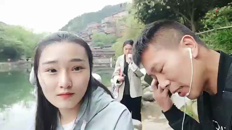 贵州千户苗寨遇到画面美女