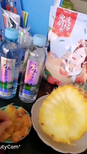 菠萝是这样吃哦😂