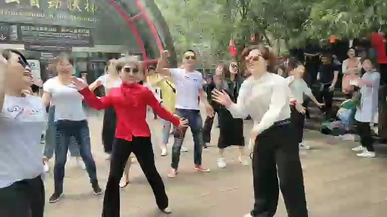 湖南张家界 美女鼓掌舞