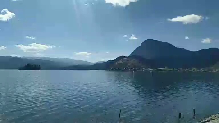 看看云南沪沽湖风景区美丽的山水