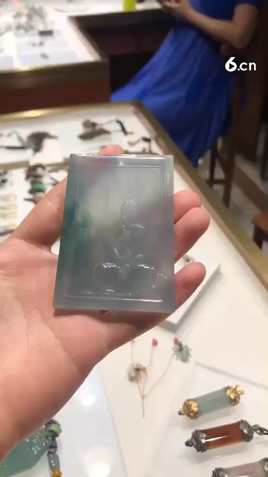 越好的料子，雕工就越小。