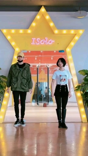 小鹿乱撞😍😍小哥哥和小姐姐