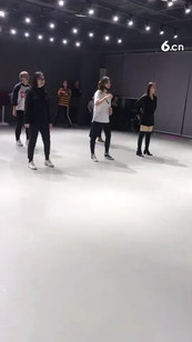 明珠老师这是被学员小姐姐抢镜了