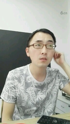 上班中，陪陪我呗😄
