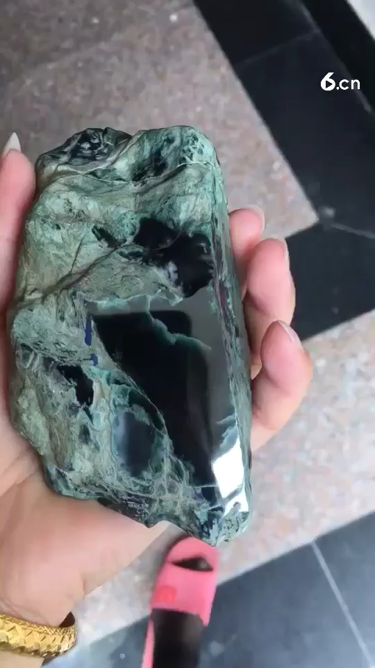 很黑很黑。