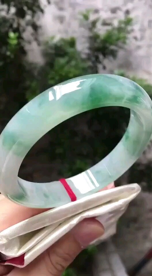 老坑糯冰飘花翡翠手镯58圈口