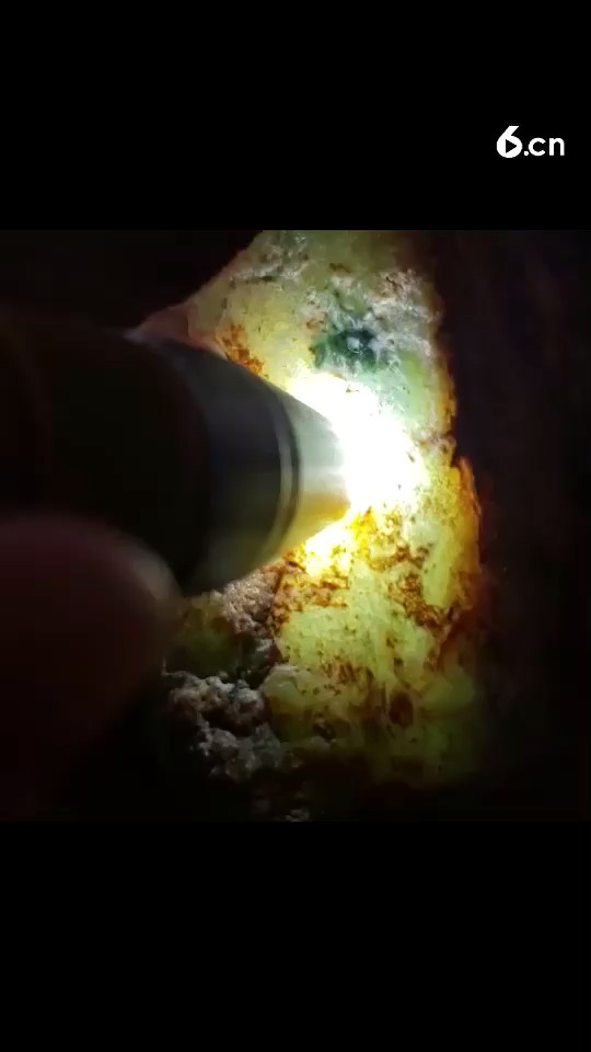 大面积脱沙，局部有花表现，69