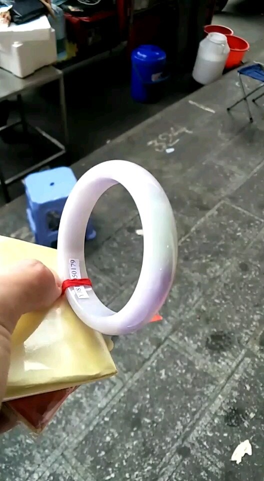 紫罗兰春带彩翡翠手镯