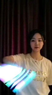 美女炫酷雙節(jié)棍