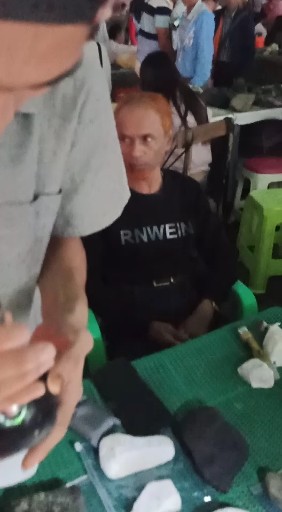 老缅的头发有特色