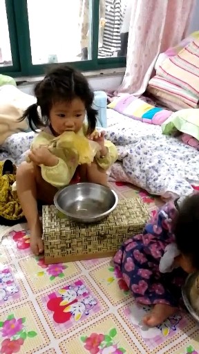摔着脸了，还吃