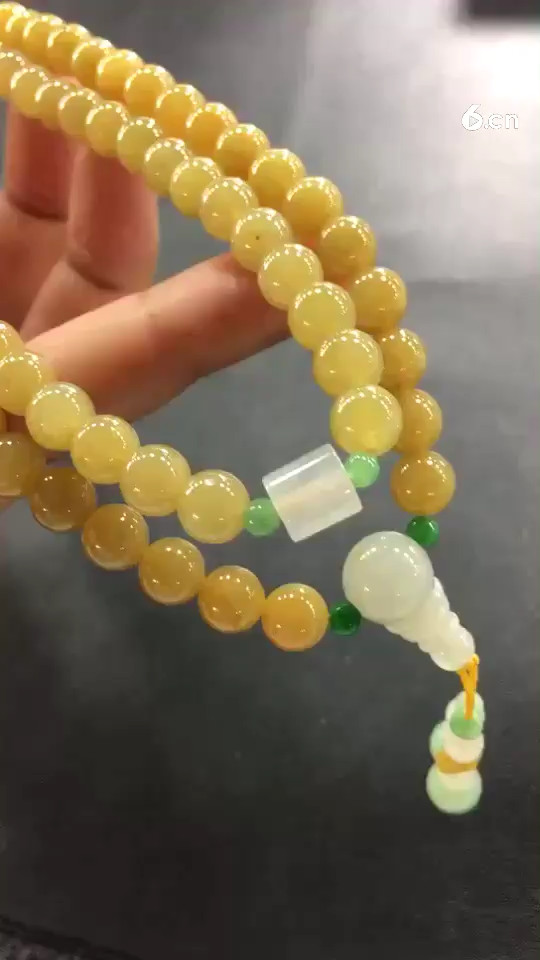 翡翠之美，如此美物来自原石哦！