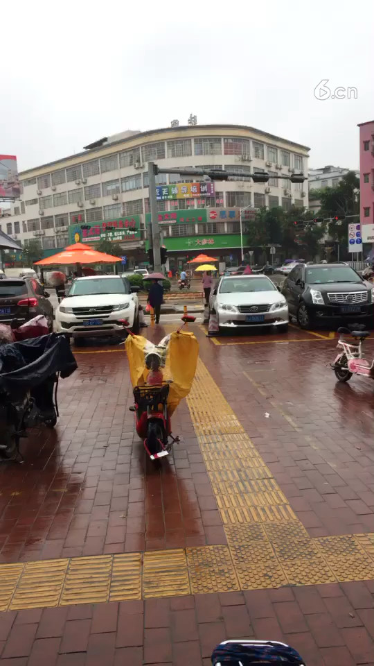 下雨了市场越发冷清