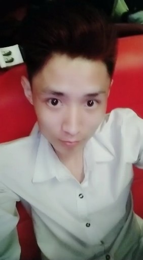 偶尔皮一下很开心😘😘😂