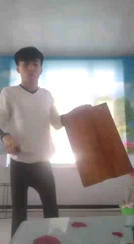 视频有点伊丽莎白了！点点关注