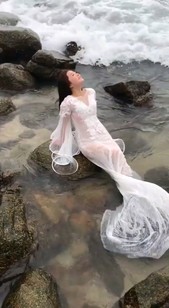 美女身材真好！