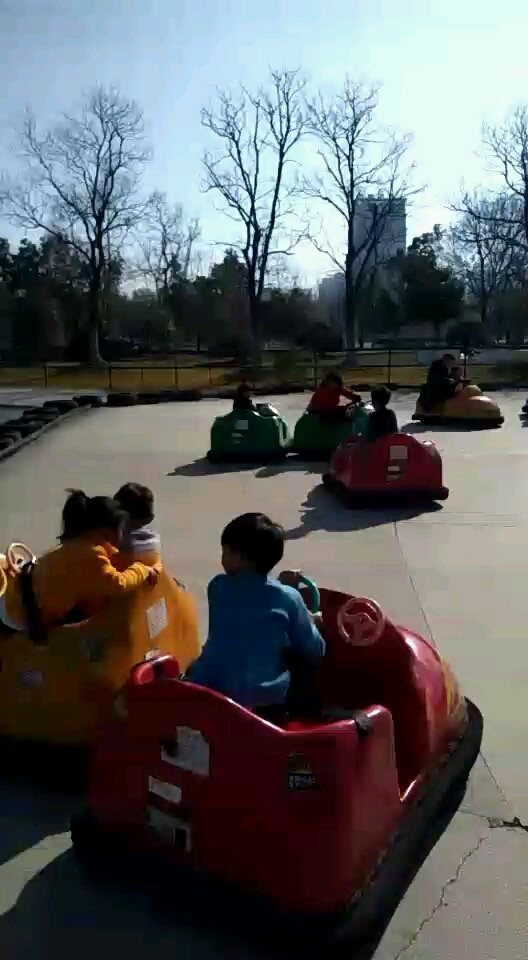 小美女和小帅哥