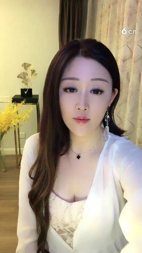 嘴巴嘟嘟