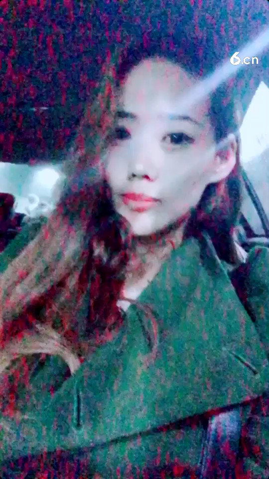 一笑眼睛就不见了😂😂😂