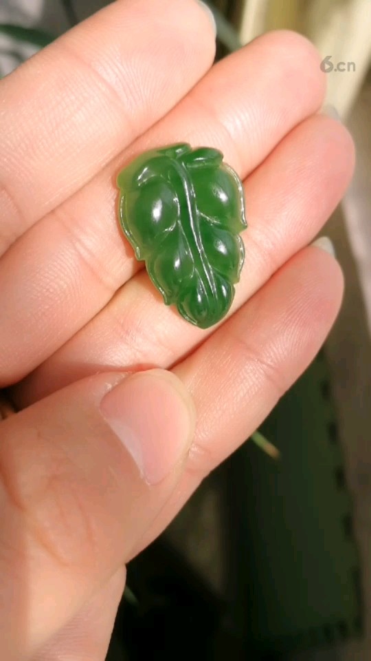 和田玉碧玉菠菜 金枝玉叶挂件