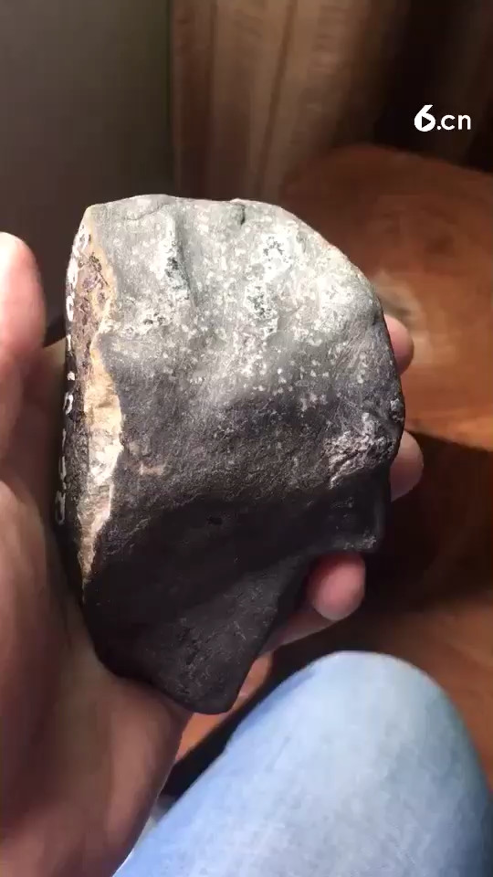 谈块石头容易吗，还好拿下来了