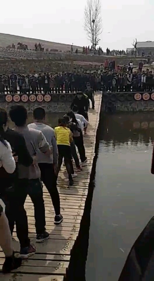 推女人下水😂