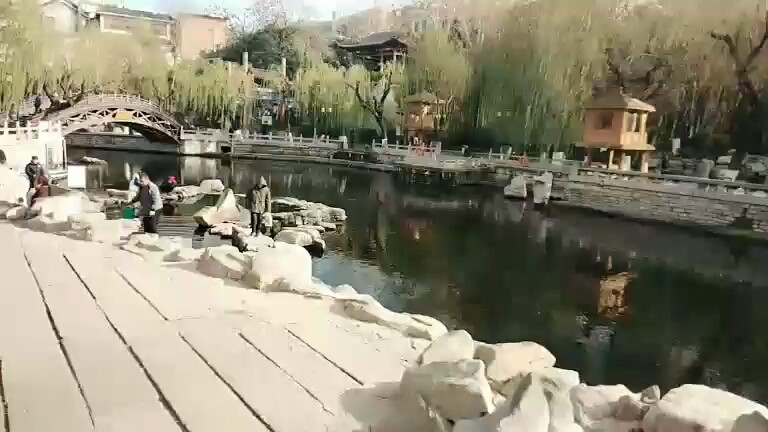 济南人打泉水