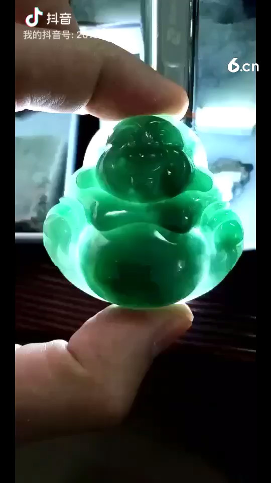 笑迎天下事；胸宽解百愁！