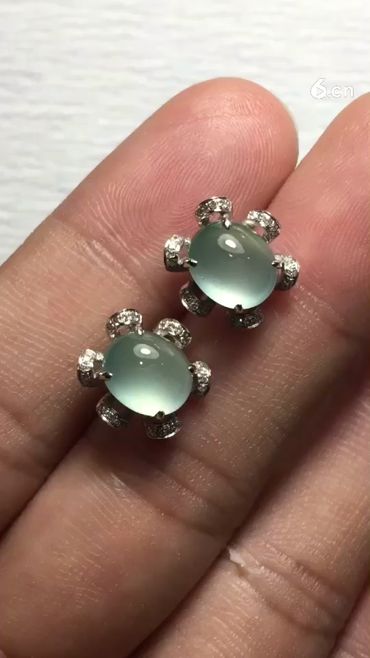 一对翡翠冰种耳钉