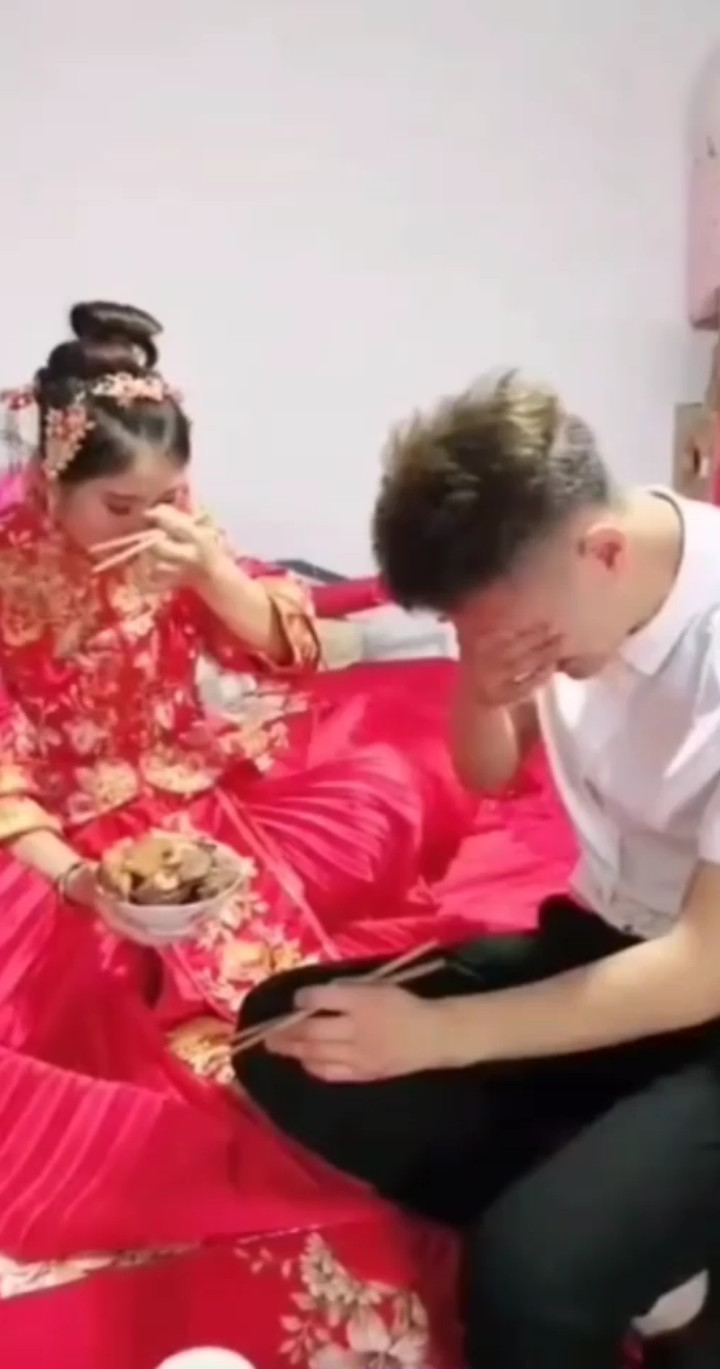 姐姐出嫁，弟弟哭了，没法亲了