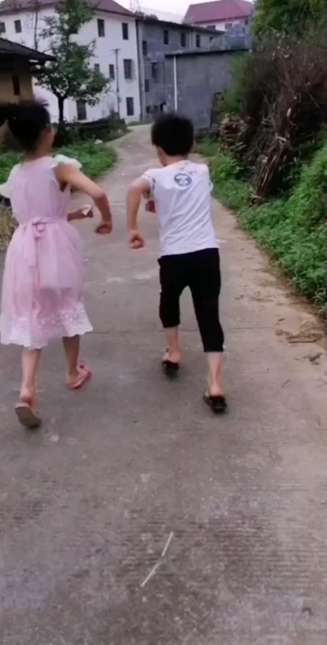这步伐，加油！胜利就在前方😂
