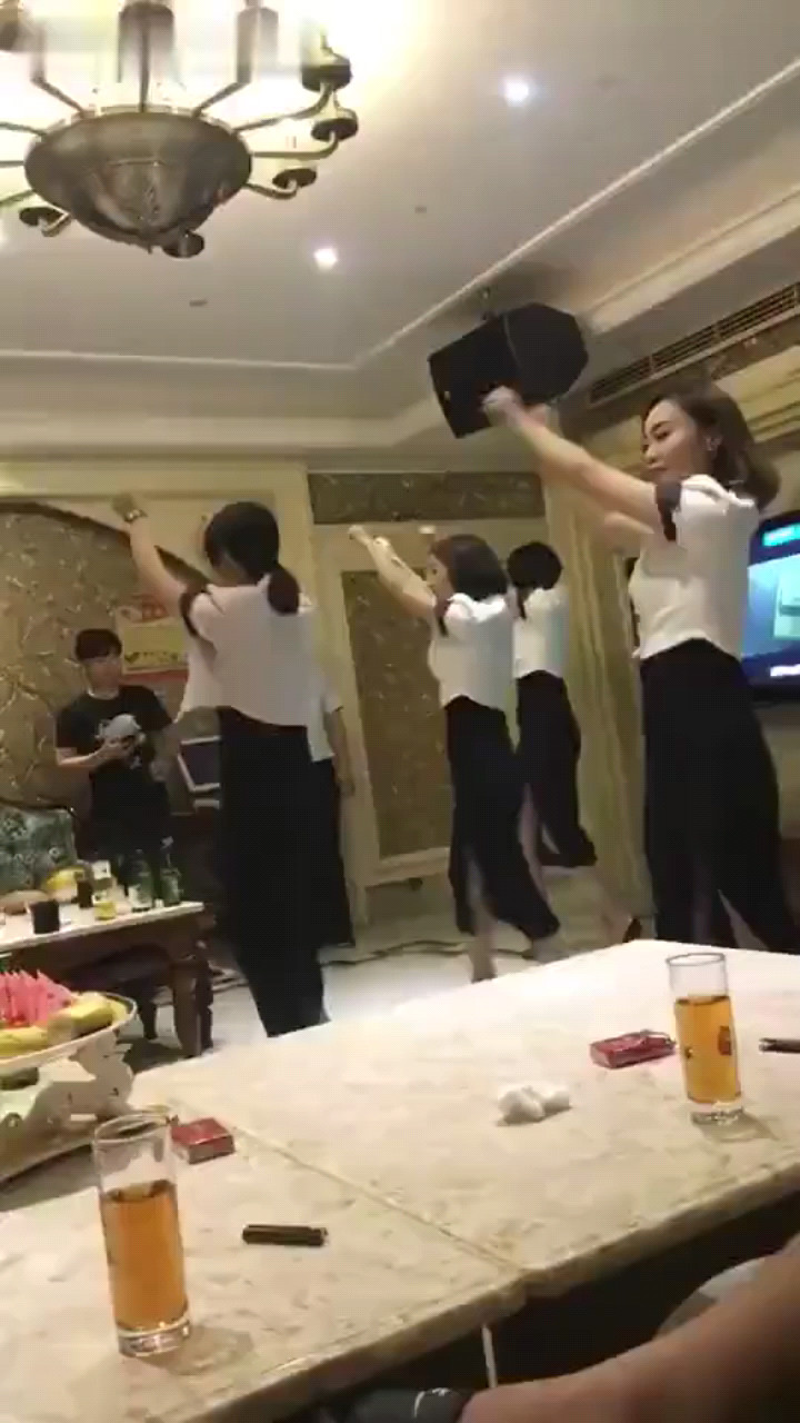 女人呵，呵，呵
