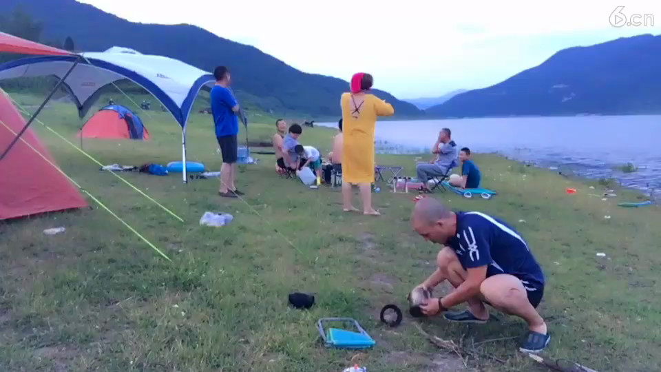 浪漫高雅东北夏天野外生活