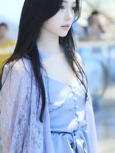 前面没镜子啊小姐姐这是什么意思