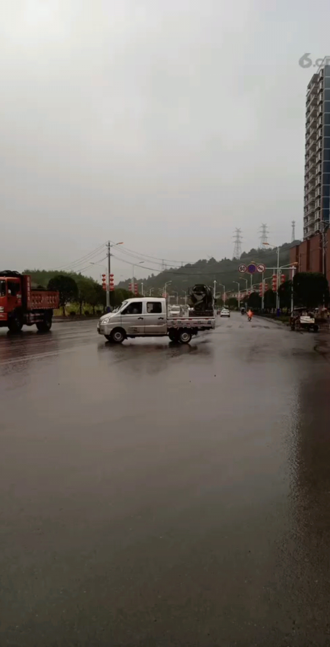 千里走单骑22天恩施下雨了