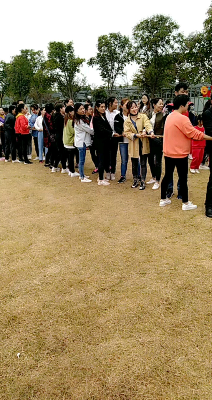 她老妈拔河