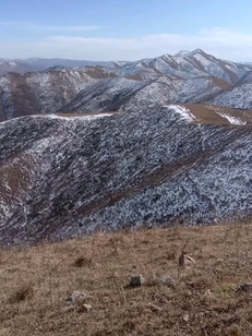 甘肃海拔3000米的雪山
