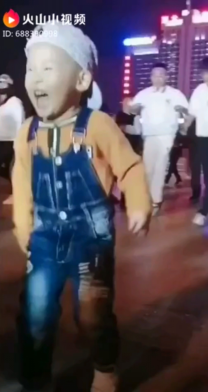 这个小舞蹈家跳的好不好
