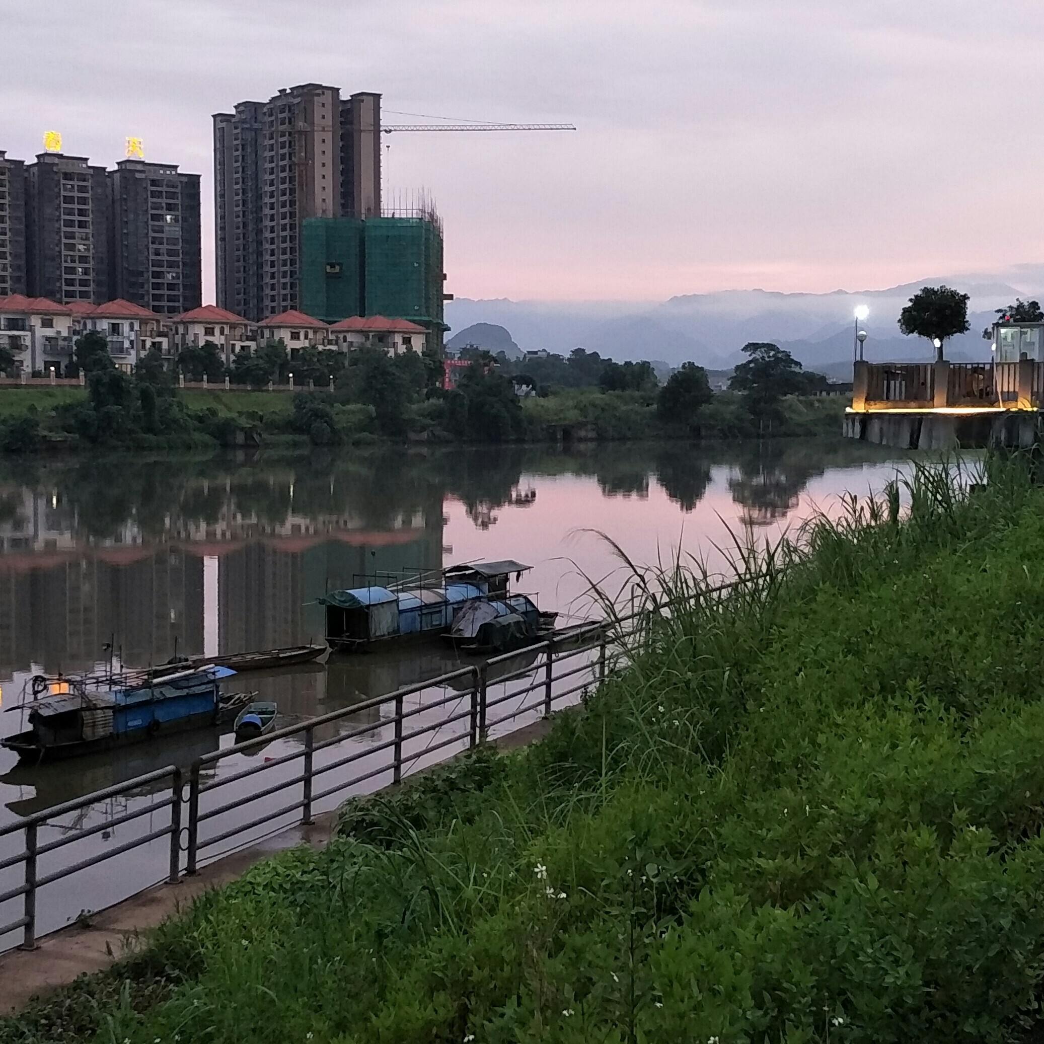 小市悟道，深山参禅海报