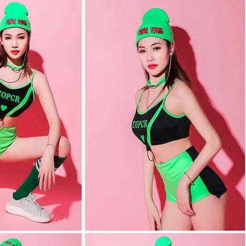 开心的小小玩家海报