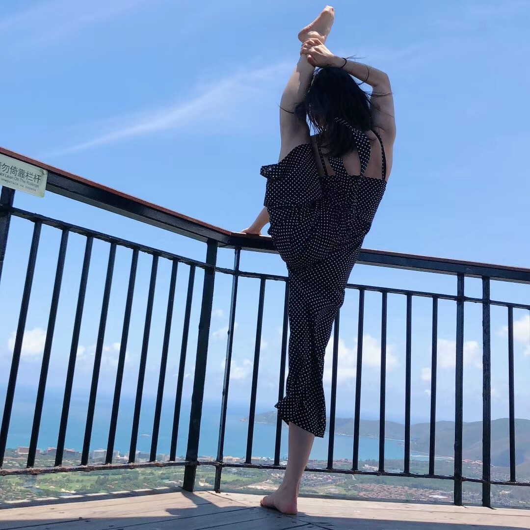 钢管舞小妞海报