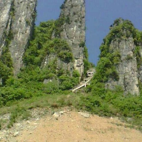 蹲坟头灬撩妹海报