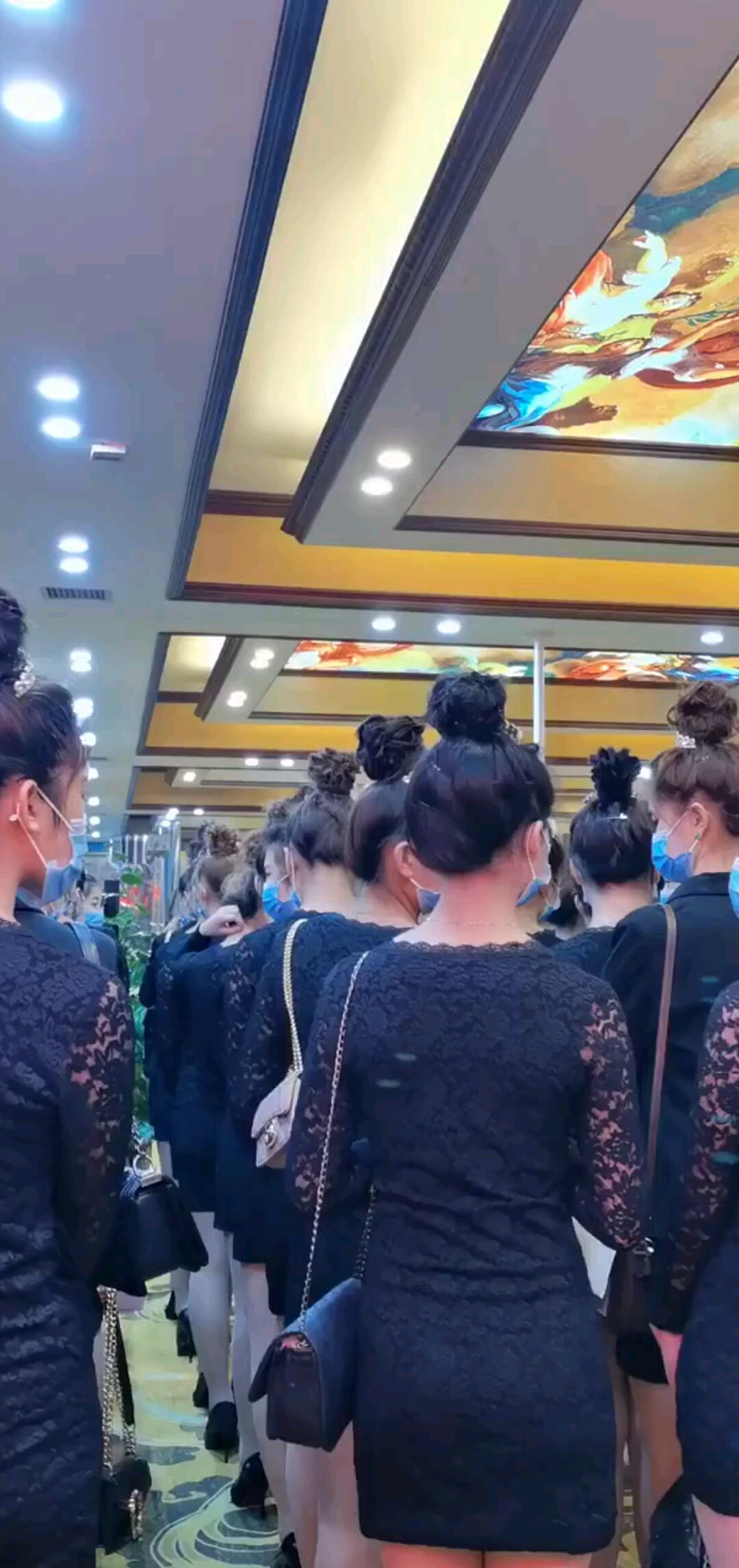 缅甸果敢老街小姐姐为你办理业务