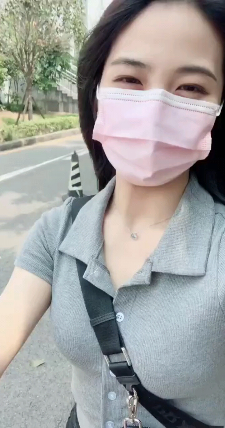 出去一个人散散步